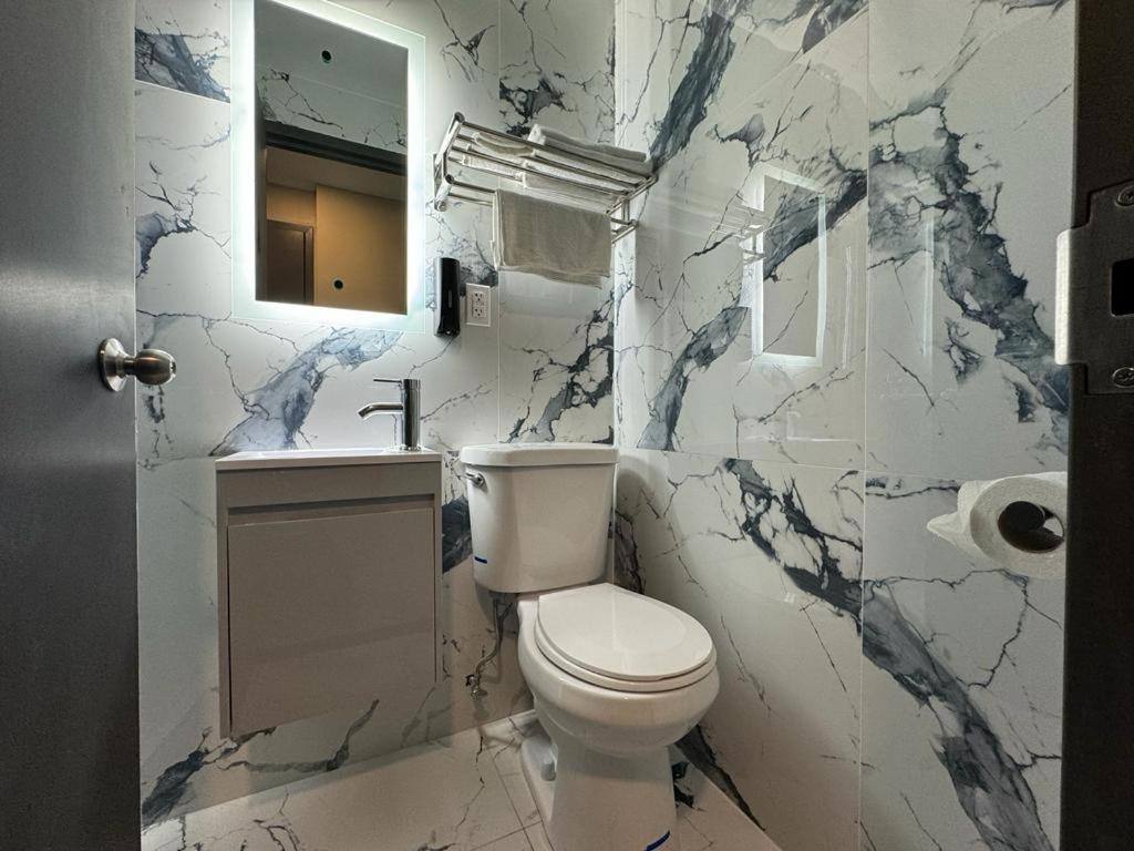 Moon Hotel Brooklyn New York Bagian luar foto